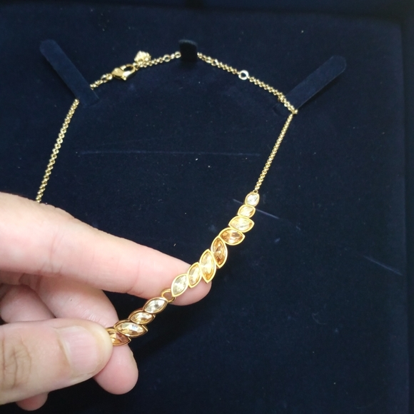 Brand new Swarovski neck set - Picture 4 of 7